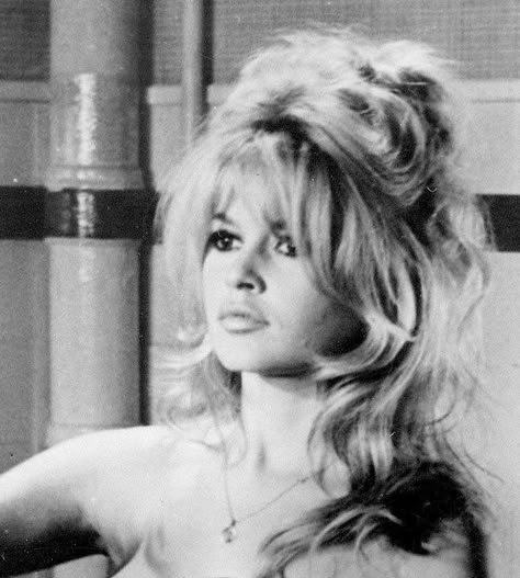 💋 Bun Hairstyles Women, Brigitte Bardot Hair, Bardot Hair, Bridgette Bardot, Beehive Hair, Wedge Hairstyles, Bridget Bardot, Bouffant Hair, Asymmetrical Hairstyles