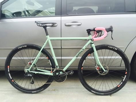 WHAT is happening here. this can't be a real Surly. -Custom mint coloured Surly Straggler Gravel Bike Bicycles, Surly Straggler, Urban Bike Style, Monster Bike, Bicycle Paint Job, Bike Swag, Bike With Training Wheels, Classic Road Bike, Big Bike