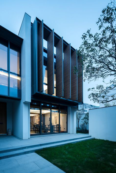 © Seth Powers | Jinghope Villas in Suzhou, designed by Singapore architecture firm SCDA Scda Architects, Singapore Architecture, Modern Tropical House, Building Facade, Traditional Architecture, Suzhou, Facade Architecture, Facade Design, Villa Design