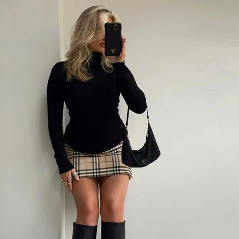 Black Turtleneck Outfit Aesthetic, Aesthetic Skirt Outfits, Turtleneck Outfit Aesthetic, Ny Fits, Sophie Murray, Styling Turtlenecks, Black Turtleneck Outfit, 6th Form Outfits, Aesthetic Skirt