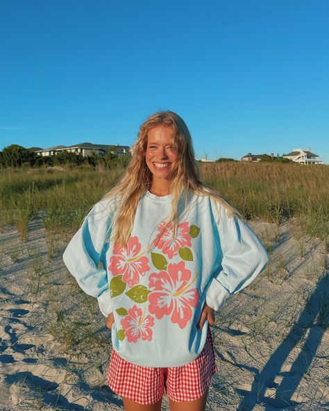 There is nothing better than getting cozy in a crew for sunset after a yummy beach dinner and a long day in the sun🌞👙🌴🫶🏻 Baby blue, sweetie hand drawn hibiscus flowers with a distressed look for a lived in feel, and so cozy!!! I’m wearing a size large in these pics for reference! Launching next Friday, May 31st at 10 am est with the rest of our new summer designs!!!🌊💞 Watching The Sunrise, Beach Dinner, Outfit Oversize, Summer Designs, Next Friday, Beachy Style, Hawaiian Shirt Women, Coastal Granddaughter, Thrifted Outfits