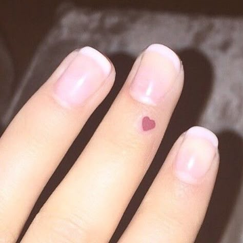 Little Heart Tattoos, Heart Tattoo On Finger, Love Heart Tattoo, Tiny Heart Tattoos, Small Heart Tattoos, Small Finger Tattoos, Finger Tattoo For Women, Knuckle Tattoos, Finger Tattoo Designs