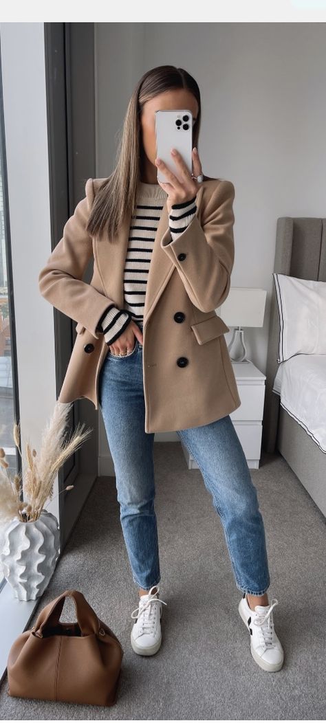 Whatemwore Spring, Veja Campo Outfit, Fall Blazer Outfits, Casual Fall Work Outfits, Veja Trainers, Striped Sweater Outfit, Capsule Wardrobe Essentials, Outfit Primavera, Outfit Mujer