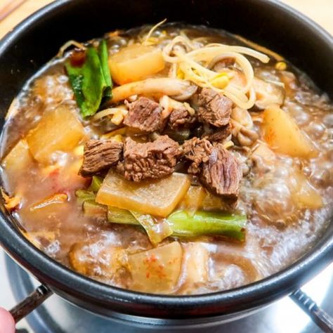 Korean Spicy Beef Radish Soup Recipe Beef Radish Soup, Korean Beef Soup, Korean Beef Stew, Radish Soup, Korean Radish, Soup With Beef, Korean Soup, Ground Beef Pasta, Beef Soup Recipes