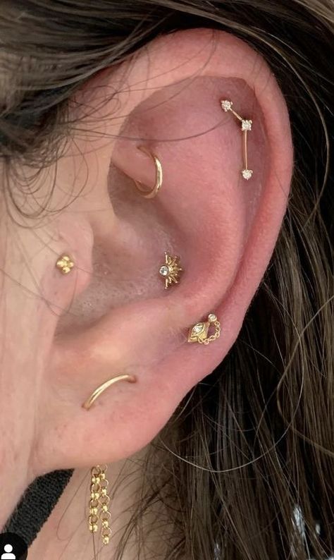 Piercing Placement Chart, Ear Piercing Placement, Styled Ear Piercings, Piercing Inspo Ear, Eat Piercing, Ear Piercing Chart, Piercing Placement, Double Ear Piercing, Men Piercing