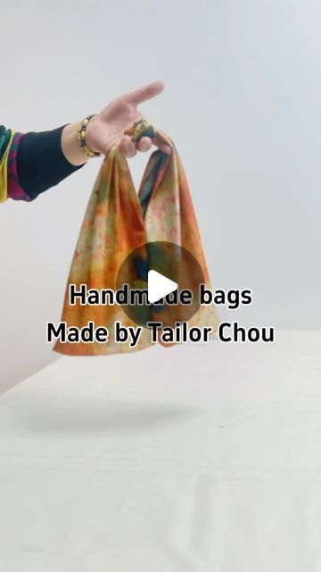 Silk Bag Diy, Diy Handbags, Diy Infinity Scarf, Silk Purse, Textile Projects, Silk Bag, Baby Frock Pattern, Frock Patterns, Diy Bag Designs