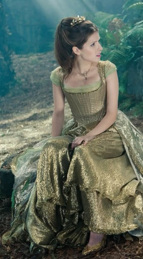 Into the Woods Anna Kendrick Outfits, Cinderella Into The Woods, Into The Woods Cinderella, Anna Kendrick Pitch Perfect, Into The Woods Movie, Cinderella Outfit, Colleen Atwood, Best Celebrity Halloween Costumes, Celebrity Halloween