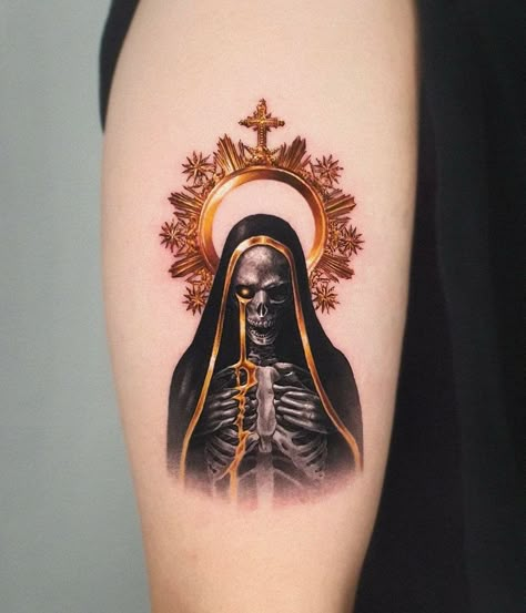 Gold Tattoo Ink, Grim Reaper Tattoo, Tattoo Apprenticeship, Surreal Tattoo, Reaper Tattoo, Clever Tattoos, Gold Tattoo, Creepy Tattoos, Time Tattoos