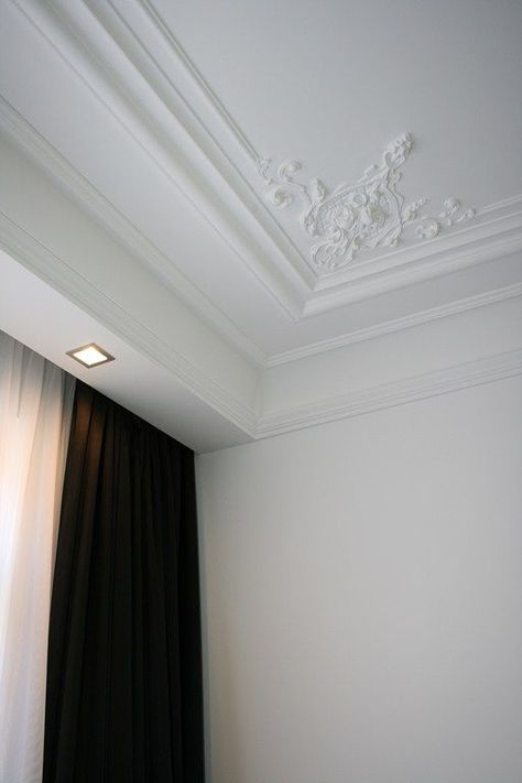 31 Epic Gypsum Ceiling Designs For Your Home - Homesthetics - Inspiring ideas for your home. Decorative Ceiling Panels, Ceiling Crown Molding, Plaster Ceiling Design, Molding Ideas, Gypsum Ceiling Design, Trey Ceiling, Ceiling Trim, Gypsum Ceiling, Desain Pantry