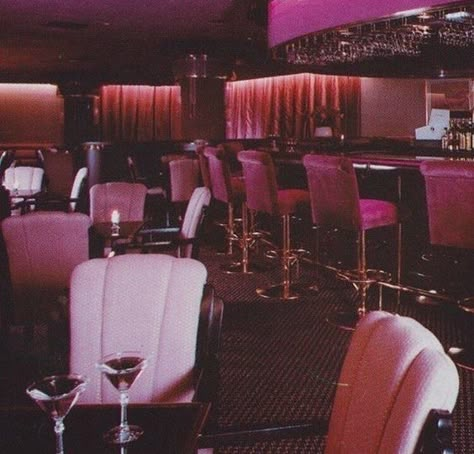 80s Interior Design, 80s Interior, Retro Interior Design, Clubbing Aesthetic, 80s Vibes, 80s Aesthetic, Retro Interior, Miami Vice, Vintage Interior