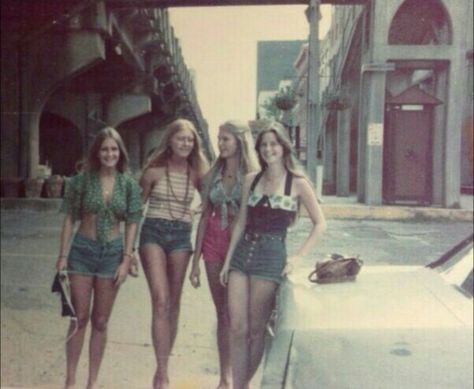 1970's 1970s Summer, 70s Photos, 70s Vintage Fashion, 60s 70s Fashion, 60s And 70s Fashion, 70s Women, 70s Inspired Fashion, 70s Aesthetic, 70s Outfits