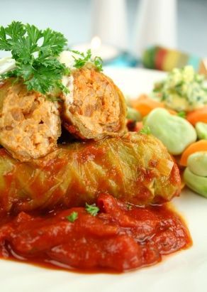 These easy stuffed cabbage rolls are about as simple and delicious as they come. Meaty, hearty, and perfect for cold nights. Pioneer Woman Cabbage Rolls, Cabbage Roll Recipes, Polish Cabbage Rolls, Cabbage Rolls Polish, Baked Potatoes Casserole, Polish Cabbage, Slow Cooker Cabbage Rolls, Easy Cabbage Rolls, Easy Stuffed Cabbage