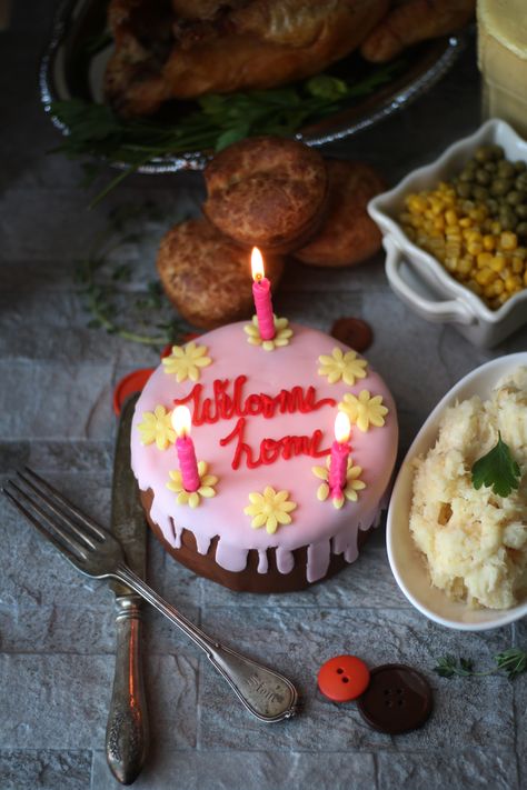 Coraline's Welcome Home cake from Other Mother. #Coraline #Recipes Coraline Recipes, Coraline Welcome Home Cake, Feast Of Starlight, Welcome Home Cake, Coraline Party, Coraline Birthday, Welcome Home Cakes, Fictional Food, Mango Milkshake