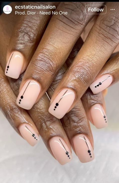 Short Nails On Black Women, Black And Nude Nails Simple, Simple Nails Black Women, African Nails Design Black Women, Short Unique Nails, Cool Black Nail Designs, Professional Nails For Work Business, Nail Art Designs Minimalist, Esthetician Nails