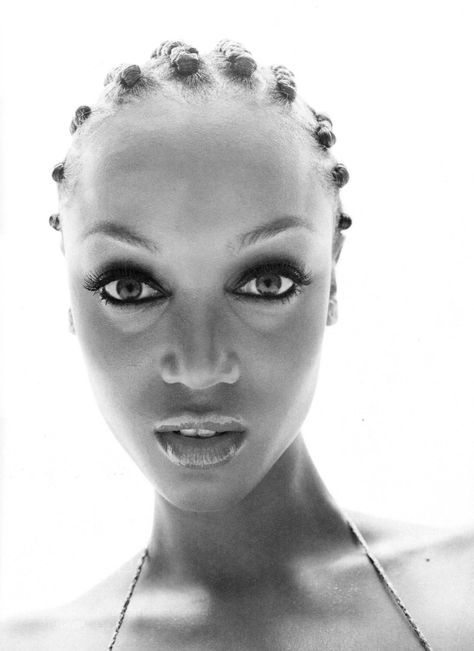 TYRA BANKS FOR THE FEBRUARY ISSUE OF MAX MAG BY CHRISTIAN WITKIN 1999 Photoshoot Ideas Creative, Black Waves, Tyra Banks, Black Braids, Vintage Photographs, The 60s, Photography Inspo, Black Is Beautiful, Shades Of Grey