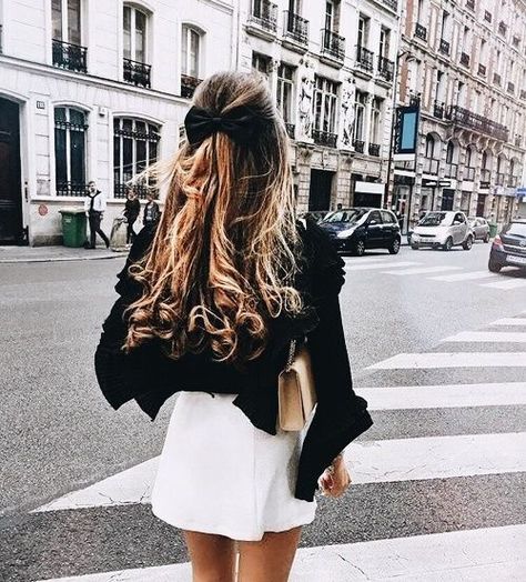 black & white fall outfit Hairstyle Examples, Vintage Glamour, Street Styles, Pretty Hairstyles, Wavy Hair, Hair Looks, Hair Goals, Hair Inspo, Cute Hairstyles