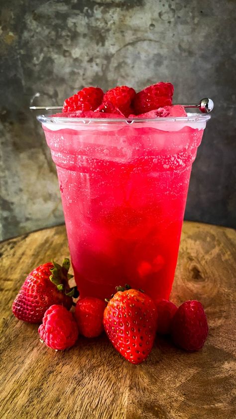 Berry Pink Lotus Drink Recipe - Lotus Recipes Pink Lotus Energy Drink Recipes, Lotus Energy Drink Combinations, Lotus Energy Drink Ideas, Lotus Drink Flavors, Lotus Drink Ideas, Lotus Recipes, Starburst Drink, Lotus Recipe, Low Sugar Drinks