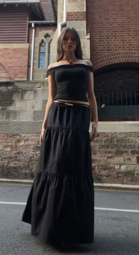 Flowy Black Skirt Outfit, Black Flowy Skirt Outfit, Flowy Maxi Skirt Outfit, Peasant Skirt Outfit, Black Ruffle Skirt Outfit, Flowy Skirt Outfit, Flowy Black Skirt, Black Maxi Skirt Outfit, Black Flowy Skirt