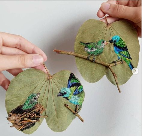 Dry Leaf Art, Paint Diy Crafts, Old Greeting Cards, Embroidery Leaf, Birds Embroidery Designs, Glass Painting Designs, Blue Abstract Painting, Leaf Crafts, Bird Embroidery