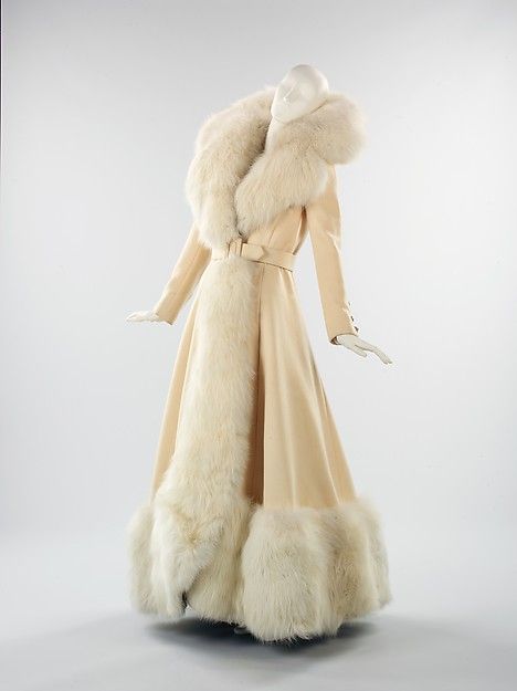 Mode Mantel, Evening Coat, 1930s Fashion, Vintage Fur, 1960s Fashion, Vintage Coat, Historical Clothing, Mode Vintage, Hollywood Glamour