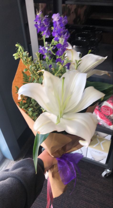 Lily And Lavender Bouquet, Small Lily Bouquet, Purple Lily Bouquet, Simple Lily Bouquet, Flower Bouquet Lilies, Lily Bouquet Gift, Lily Bouquet Aesthetic, White Lily Flower Bouquet, White Lilies Bouquet