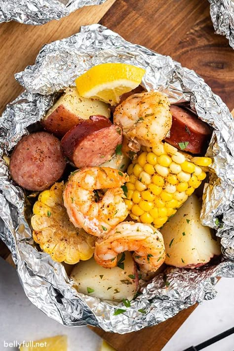 Shrimp Boil Foil Packs, Shrimp Boil Foil, Shrimp Corn, Foil Packet Dinners, Foil Pack Meals, Foil Dinners, Seafood Boil Recipes, Boiled Food, Sausage Potatoes