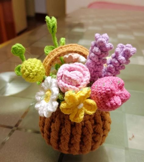 Crochet Vase, Mini Bouquet, Flowers For Sale, Wedding Giveaways, Crochet Bouquet, Crochet Wedding, Mini Plants, Flower Basket, Cute Crochet