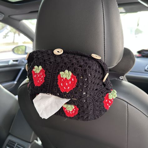 Crochet Christmas tissue box cover -  #Box #Christmas #cover #Crochet #Tissue Crochet Car Visor Cover, Crochet Projects For Car, Crochet Car Accesories, Crochet Bathroom Decor, Tissue Box Covers Crochet, Crochet For Car Accessories, Cottagecore Car Decor, Crochet Car Stuff, Strawberry Car Decor