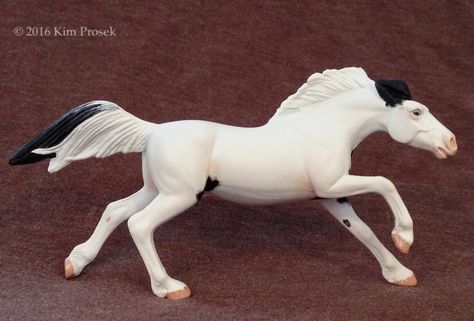 Custom CM Breyer Stablemate Mustang x Kim Prosek Custom Breyer Stablemate, Breyer Stablemates, Breyer Custom, Amazing Horses, Model Houses, Toy Horses, Horse Reference, Appaloosa Horses, Custom Horse