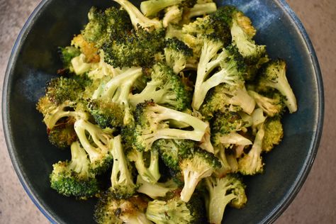 Crispy Smoked Broccoli — Orson H. Gygi Blog Smoked Broccoli, Garlic Roasted Broccoli, Holistic Recipes, Lamb Meatballs, Broccoli Recipe, Smitten Kitchen, Family Eating, Wine Sauce, Roasted Broccoli