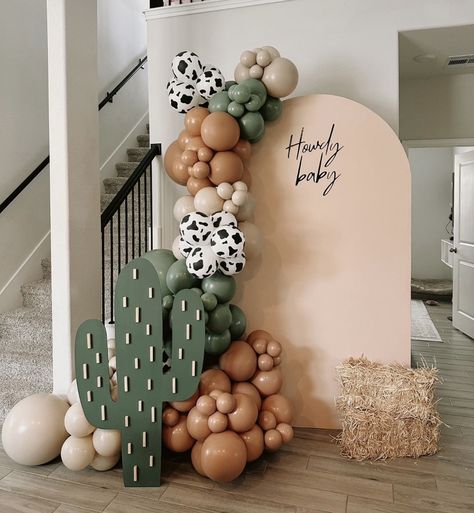 Rodeo Themed Balloon Arch, Gender Reveal Western Ideas, Western Theme Party Aesthetic, Cowboy Theme Backdrop, First Rodeo Birthday Balloon Arch, 1st Rodeo Balloon Arch, Wild West Gender Reveal, Diy Western Backdrop, Cowboy Baby Shower Backdrop