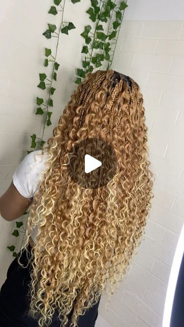 Romani Braids Hairstyles, Blond Goddess Braids Black Women, Bora Bora Braids Tutorial, Thick Boho Braids, Boho Braids Styling Ideas, Blonde Hair Braids Black Women, Mixed Blonde Braids, Boho Blonde Braids, Bahamian Braids