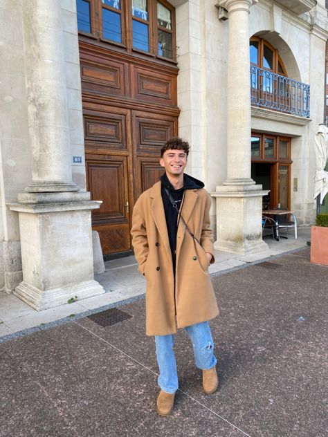 Homme outfit Ugg ootd Men Wearing Uggs, Men Uggs Outfit, Uggs Outfit, Mens Uggs, Mens Fall, Men Winter, Trench Coat, Outfit Inspirations, Teddy Bear