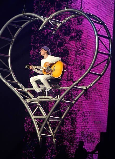 Justin Bieber My World Tour, Justin Bieber Singing, Justin Bieber Tour, Justin Bieber Lockscreen, Justin Bieber My World, Justin Bieber Concert, Justin Baby, Justin Bieber Posters, Justin Bieber Images