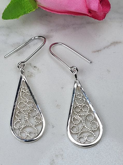 Filigree Jewelry Design, Silver Filigree Jewelry, Filigrana Jewelry, Teardrop Silver Earrings, Long Silver Earrings, Filigree Jewelry, Paper Earrings, Earrings Teardrop, Pampering Gifts