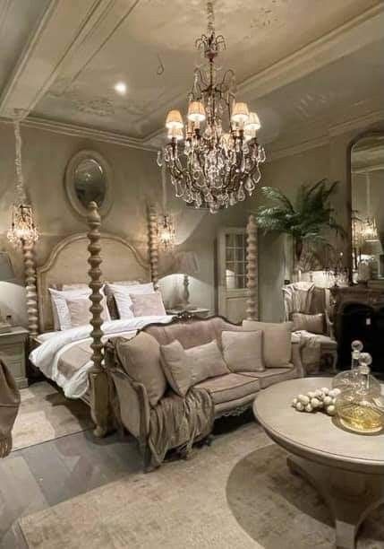 Old Rich House, Bloxburg Hotel Ideas, Mansion In Paris, Room Study Table, Champagne Bedroom, Old Money Wedding, Royal Room, Art Deco Apartment, Feminine Bedroom