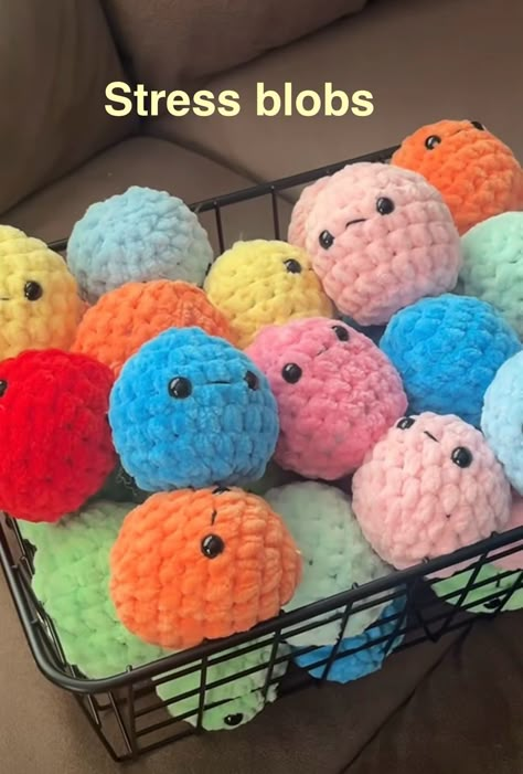 Crochet Squishmallow Clothes, Things To Crochet With One Color, Crochet Things To Sell Ideas, Crochet Stuffies Easy, Cute Crochet Ideas To Sell, Easy Stuff To Crochet, Crochet Ideas Plushies, Things To Crochet Easy, Crochet Patterns Plushies