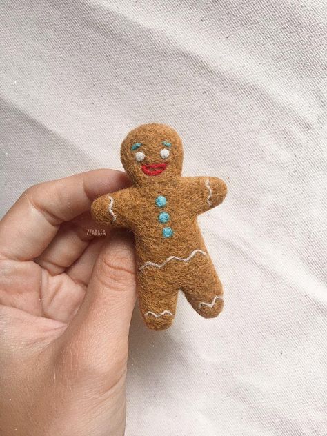 Felted Gingerbread Man, Needle Felted Gingerbread Man, Felt Ball Crafts, Felt Gingerbread Man, Felt Figures, Sellable Crafts, Sewing Soft Toys, Cute Gingerbread Man, Fun Projects For Kids