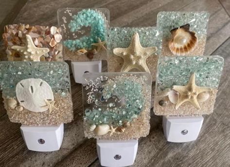 Saltwater Roots Boutique Coastal Inspired Art, Resin Pouring, Beach Crafts Diy, Beach Themed Crafts, Nautical Crafts, Resin Crafts Tutorial, Seaside Decor, Diy Resin Projects, Shell Crafts Diy