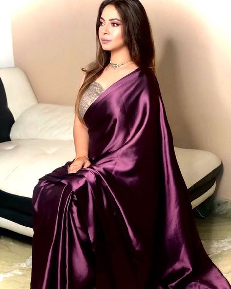 Ankita Manchanda on Instagram: “Get Noticed For All The Right Reasons ! Wearing this beautiful premium quality satin saree with a custom made blouse💜 ————————————————— To…” Sarees For Girls, Sari Design, Purple Saree, Fancy Sarees Party Wear, Plain Saree, Indian Saree Blouses Designs, Simple Sarees, Saree Designs Party Wear, Satin Saree