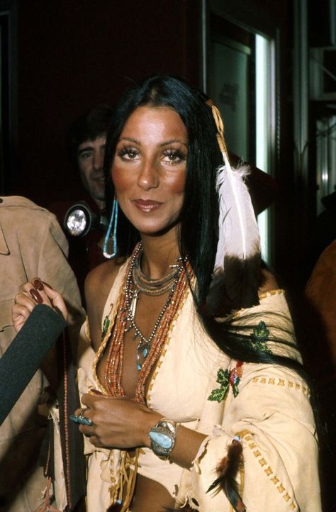 Cher Makeup 70s, Cher 70s Makeup, Cher 70s Fashion, Cher Makeup, Cher 1970s, 70s Cher, Cher Hair, Cher 70s, Retro Bangs