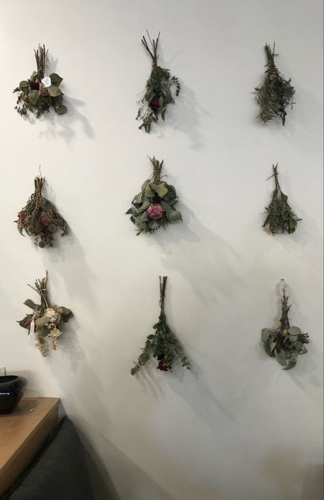 Dried Flower Bedroom Decor, Dried Rose Decor, Dried Roses Wall Decor, Hanging Dried Flowers Aesthetic, Stained Glass Dried Flowers, Stained Glass With Dried Flowers, Green Room Decor, Best Color Schemes, Flower Bedroom