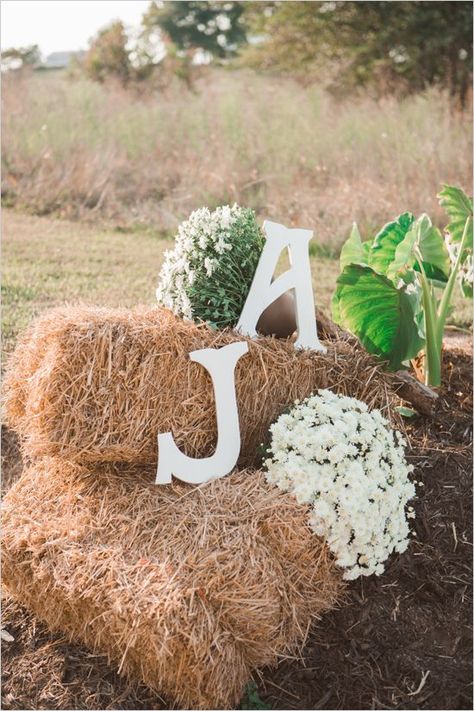 Hay Bale Wedding Decor, Cow Pasture Wedding, Hay Bale Wedding Decorations, Haybale Wedding, Hay Bale Wedding, Rustic Wedding Details, Barrel Wedding, Country Western Wedding, Rustic Wedding Decorations