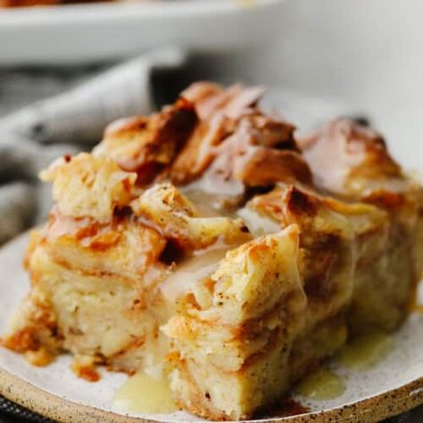 Croissant Bread Pudding - The Recipe Critic Bread Pudding With Croissants, Ham And Cheese Casserole, Croissant Bread Pudding, Apple Bread Pudding, Homemade Blueberry Syrup, Magnolia Bakery Banana Pudding, Coconut Banana Bread, Banana Pudding Desserts, Traditional French Recipes