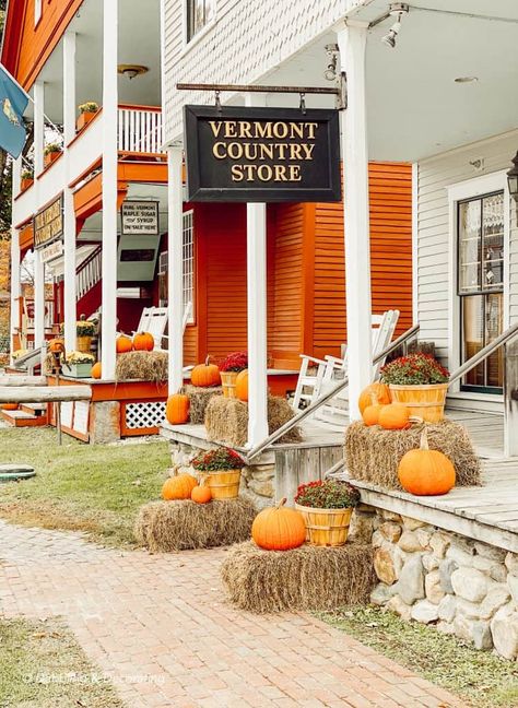 Vintage Market Days, Coastal Cottage Decorating, Big Red Barn, Best Barns, Vermont Country Store, Indian Home Interior, New England Homes, Vacation Inspiration, Country Store