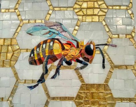 Bee Mosaic, Swimming Pool Mosaics, Honey Bee Hives, Mosaic Animals, Flora Design, Mosaic Murals, Glass Mosaic Art, Community Garden, Mosaic Pool