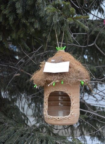 Birds Feeder, Bird Feeder Craft, Birdhouse Craft, Bird Houses Ideas Diy, Homemade Bird Feeders, Bird House Feeder, Plastic Bottle Art, Wooden Bird Houses, Diy Bird Feeder