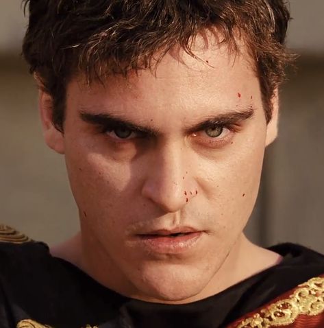 Joaquin Phoenix as Emperor Commodus in Ridley Scott's 'Gladiator'. Commodus Gladiator, Phoenix Actor, Emperor Commodus, Gladiator 2000, River Phoenix, Arte Van Gogh, Ridley Scott, Gary Oldman, Hugh Dancy