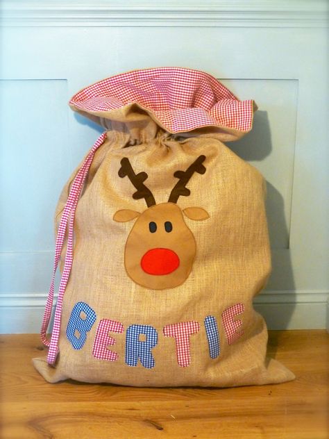 Personalised Christmas Sacks – A Tutorial – Sewchet Diy Christmas Sacks, Santa Sacks Diy, Santa Sack Pattern, Christmas Gifts Handmade, Christmas Gift Sack, Personalised Christmas Sack, Christmas Crafts To Sell, Christmas Sewing Projects, Christmas Sack