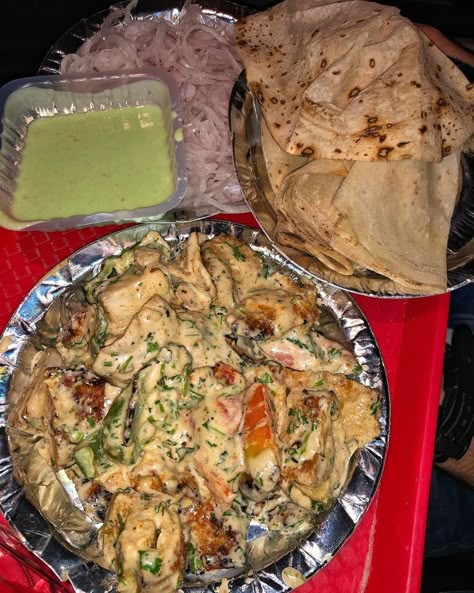 Creamy malai chaap with rumali roti. 💯 Malai Chaap Recipe, Rumali Roti, Desi Street Food, Party Pic, Prachi Desai, Streak Ideas, Chaat Recipe, Snap Streak, Health Dinner